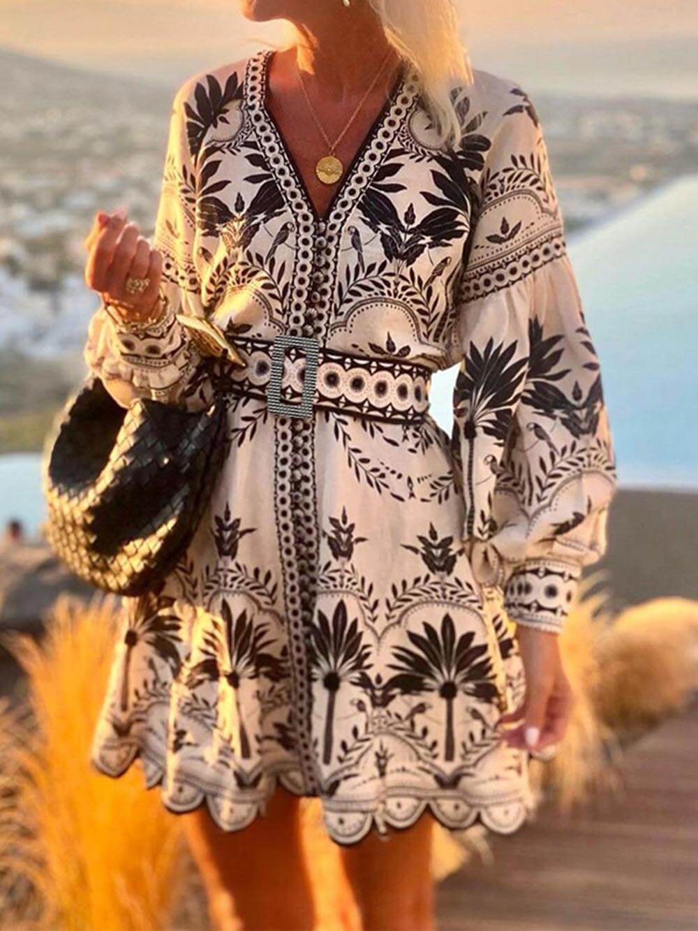 Abito Mini da Spiaggia con Stampa Elegante e Maniche a Palloncino