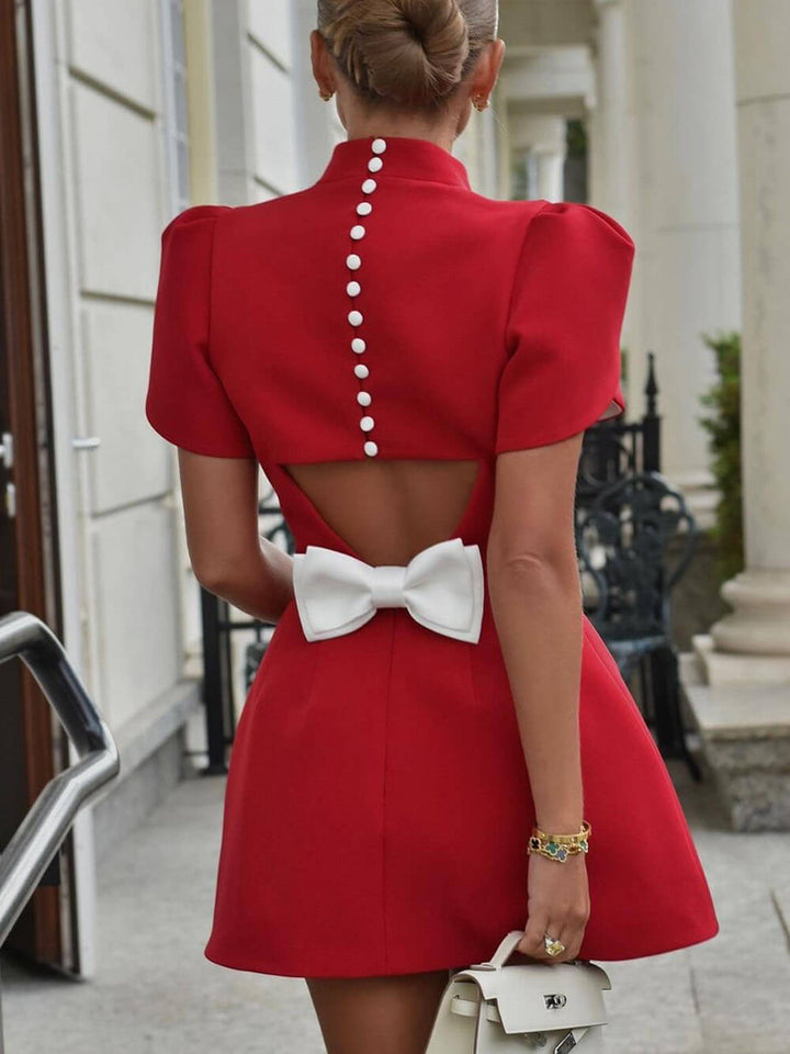 Abito Mini Elegante con Maniche Corte, Schiena Scoperta e Fiocco
