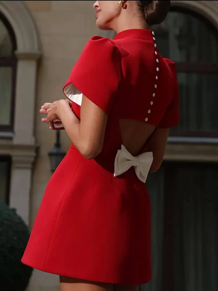 Abito Mini Elegante con Maniche Corte, Schiena Scoperta e Fiocco