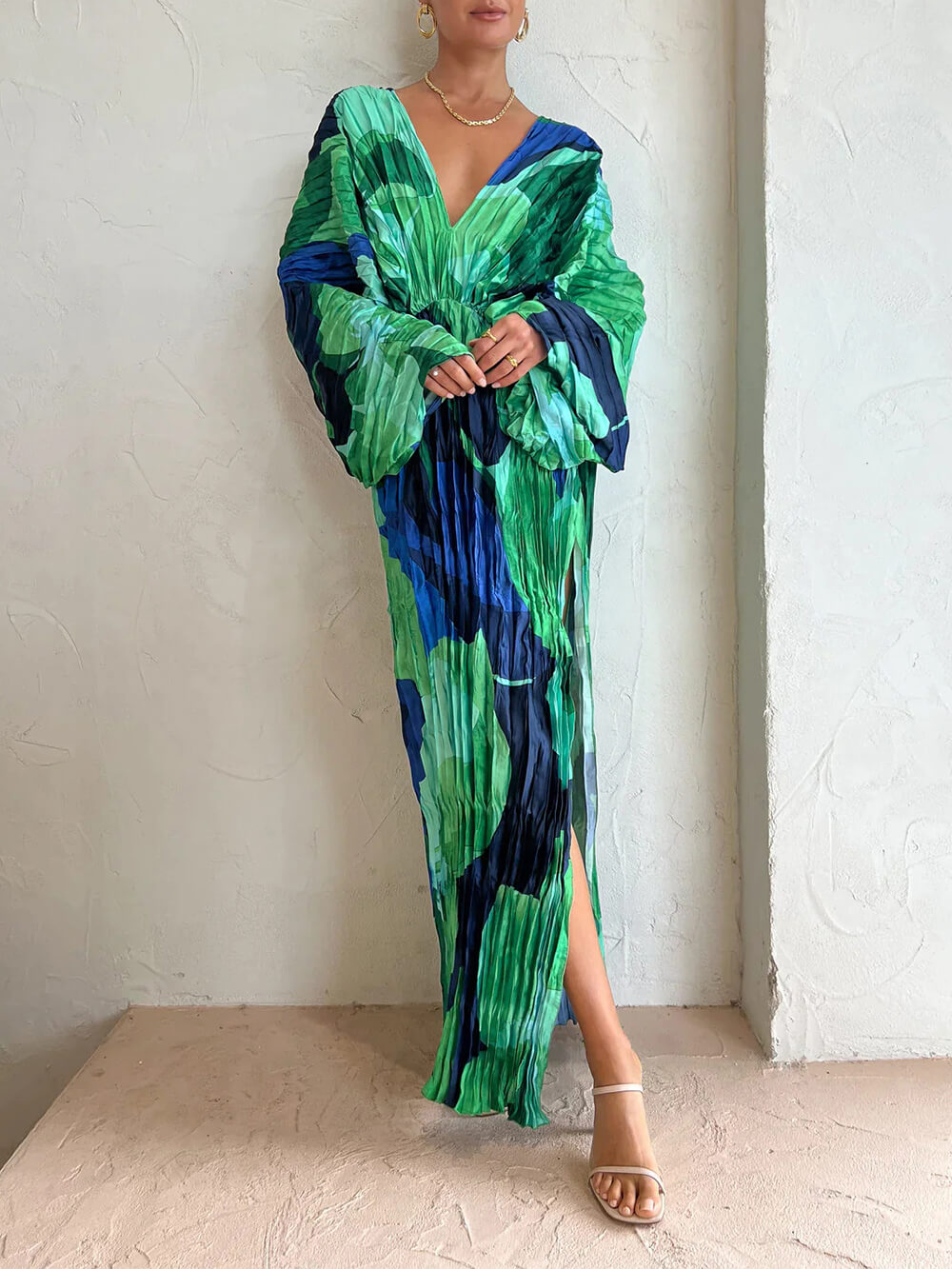 Abito Lungo Plissettato con Stampa Tropicale, Maniche Kimono e Spacco