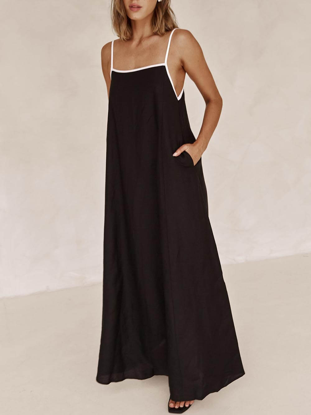 Abito Estivo a Bretelle con Contrasto – Stile A-line