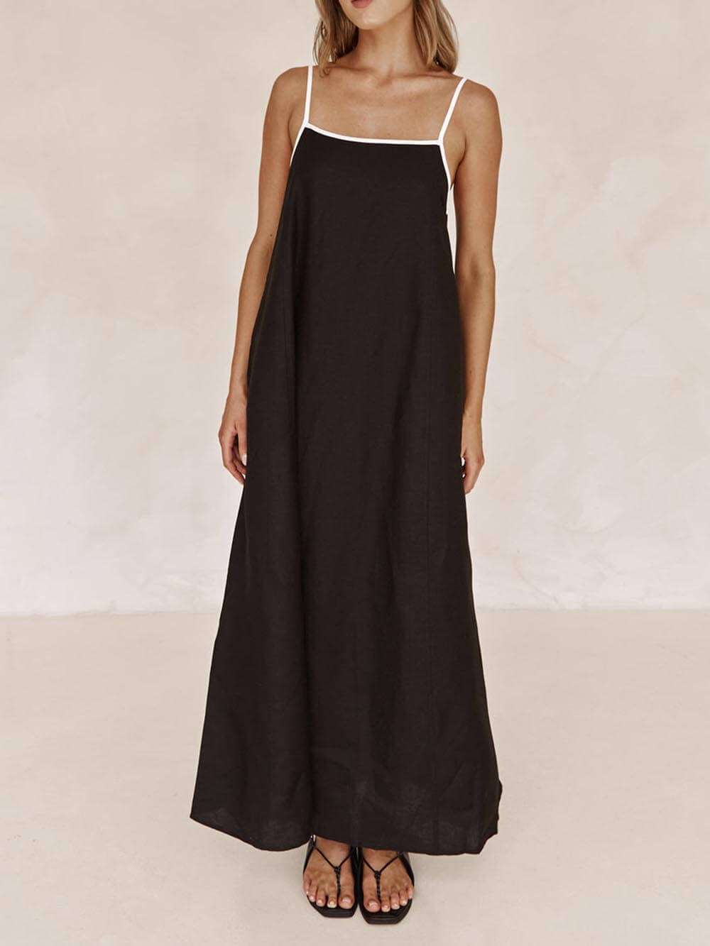 Abito Estivo a Bretelle con Contrasto – Stile A-line