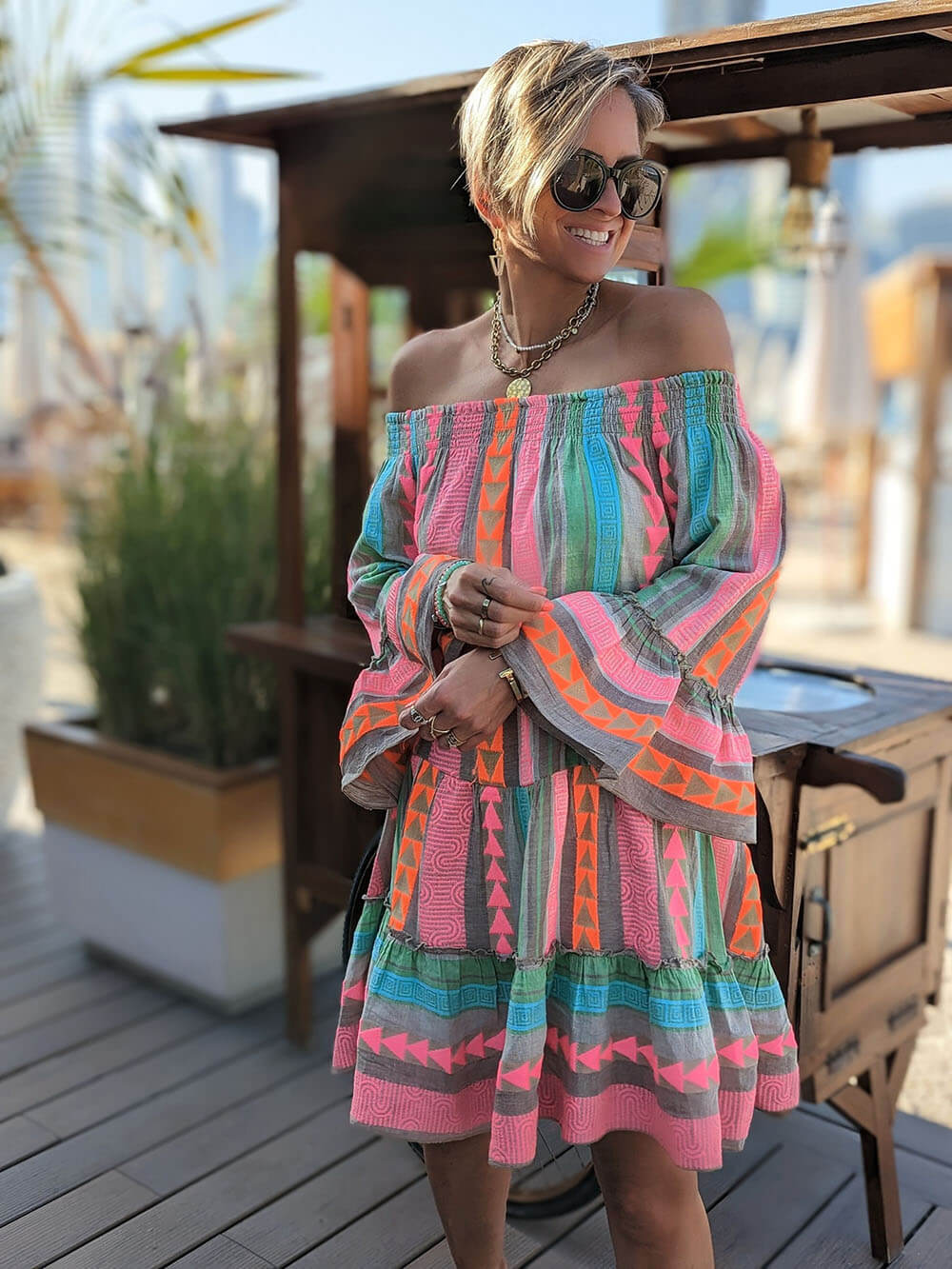 Abito Mini Lungo Boho con Spalle Scoperte e Stampa Etnica