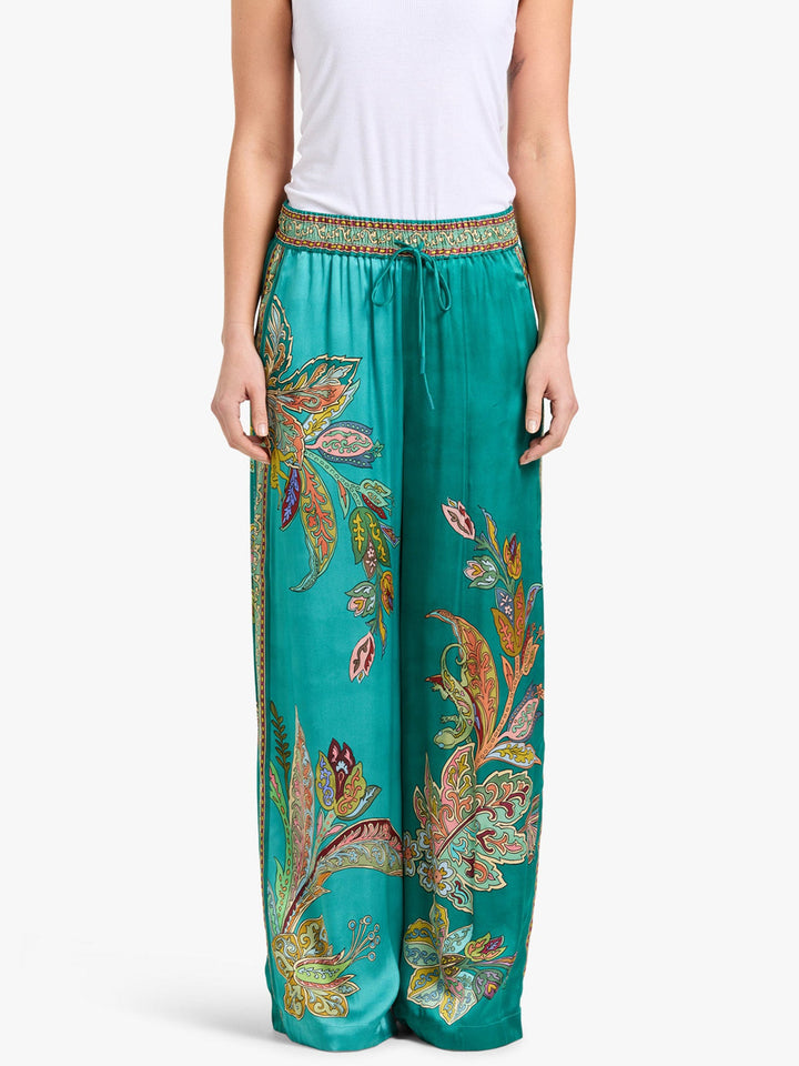 Completo Emerald Luxe – Camicia Oversize e Pantaloni a Gamba Larga