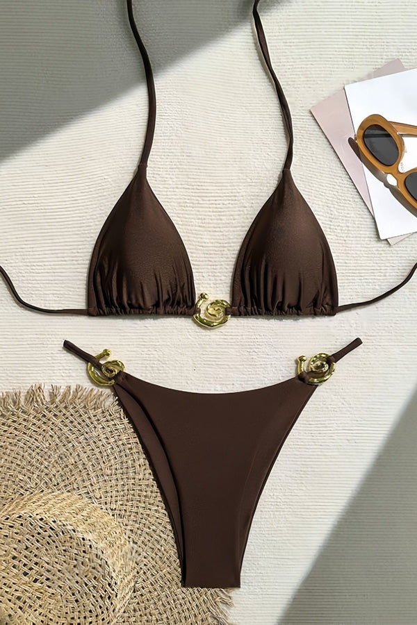 Costume Bikini Due Pezzi con Dettagli Metallici e Lacci – Modello a Triangolo