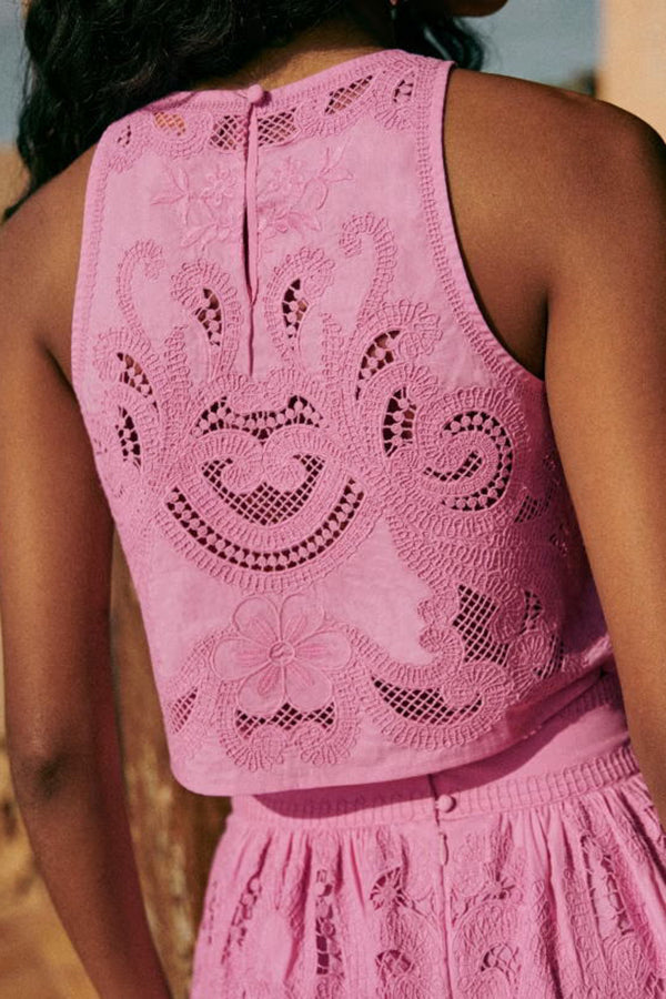Set Due Pezzi con Ricami Cut-out e Gonna Lunga con Spacco