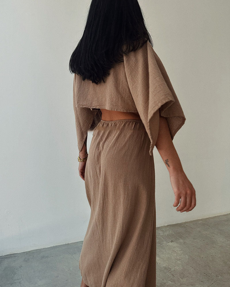 Abito Casual Chic con Dettaglio Vita Scoperta