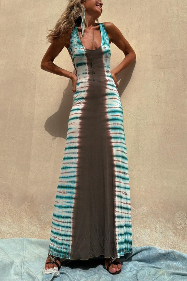 Nil – Abito Lungo con Lacci sulla Schiena e Fantasia Tie-Dye