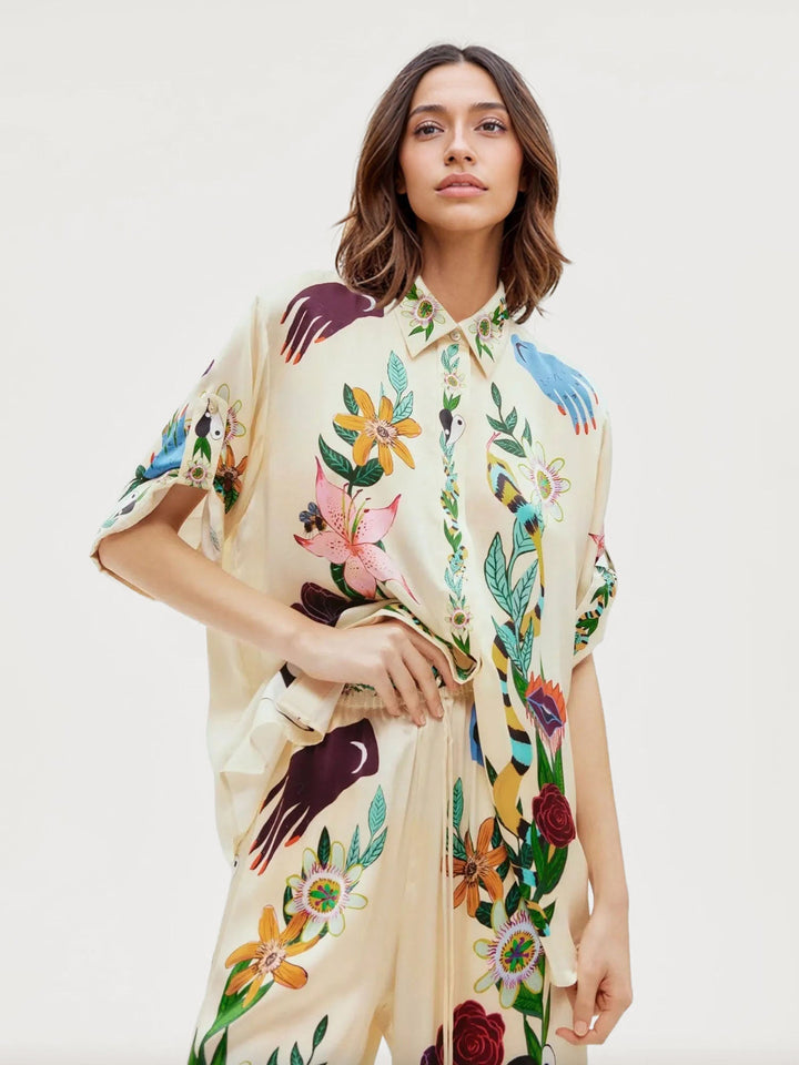Completo Satinato con Stampa Sofisticata – Camicia Oversize e Pantaloni Coordinati