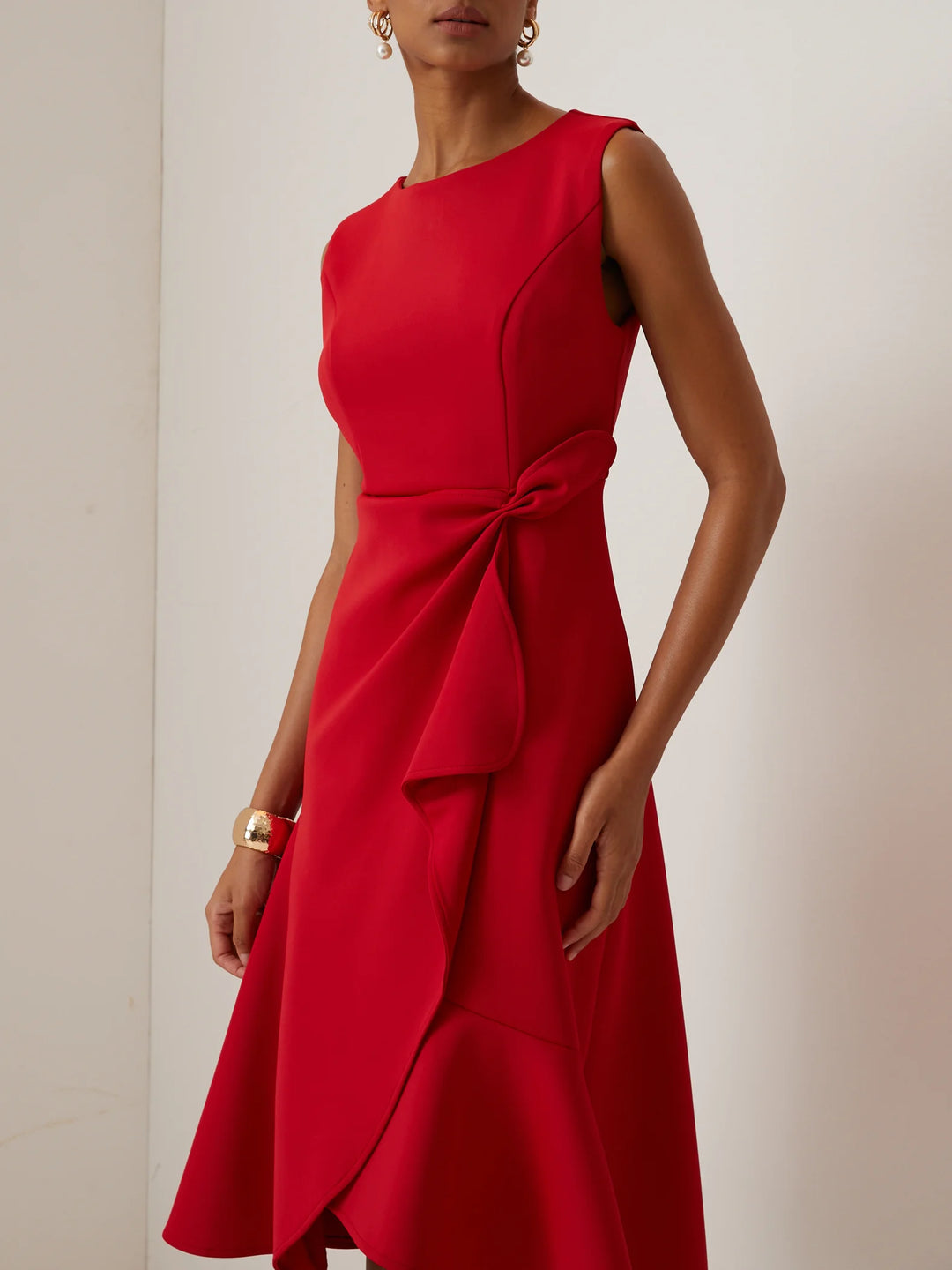 Abito Midi Elegante Senza Maniche con Nodo in Vita