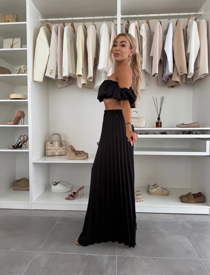 Jorie – Completo Elegante con Top Corto a Spalle Scoperte e Pantaloni Plissé a Gamba Larga