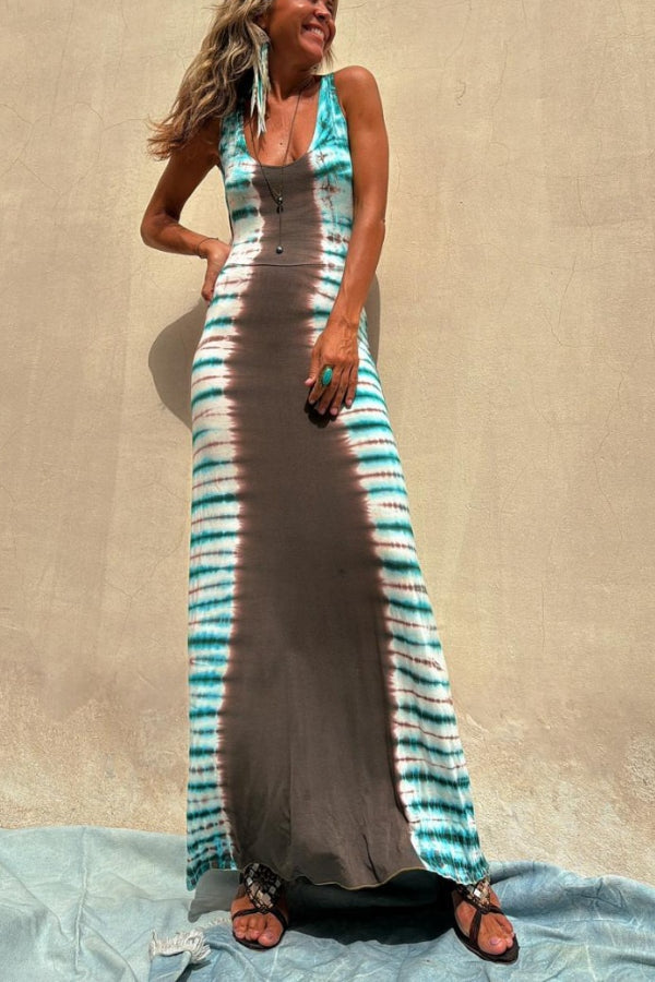 Nil – Abito Lungo con Lacci sulla Schiena e Fantasia Tie-Dye