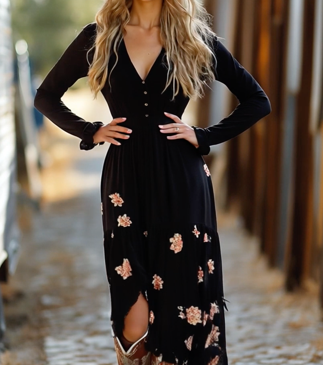 Abito Maxi Nero a Maniche Lunghe – Eleganza Moderna Senza Tempo