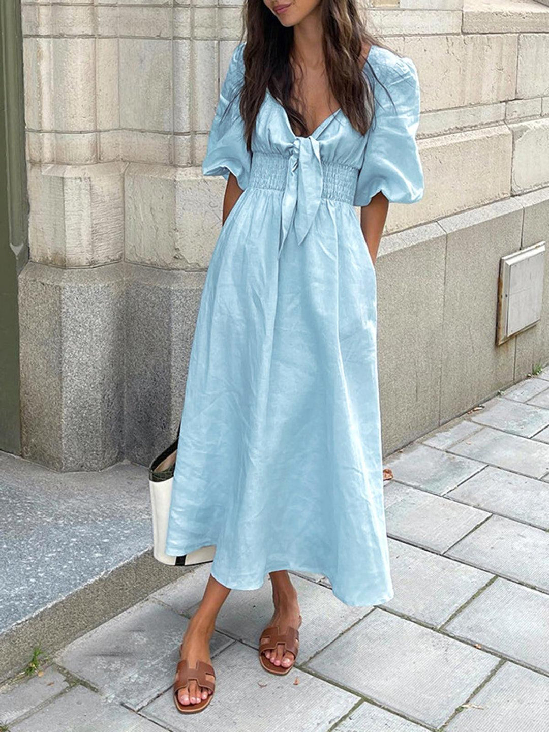 Abito Midi con Nodo Frontale – Freschezza Naturale e Stile Disinvolto