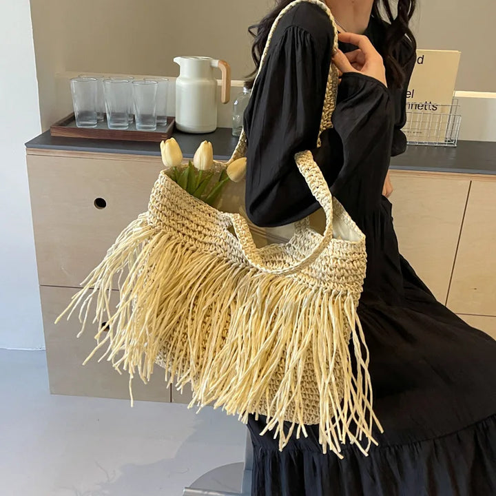 Borsa Intrecciata con Frange – Stile Naturale e Boho