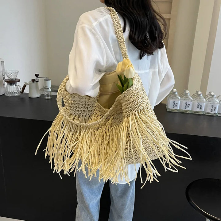 Borsa Intrecciata con Frange – Stile Naturale e Boho