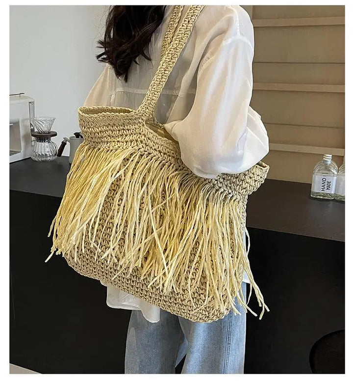 Borsa Intrecciata con Frange – Stile Naturale e Boho
