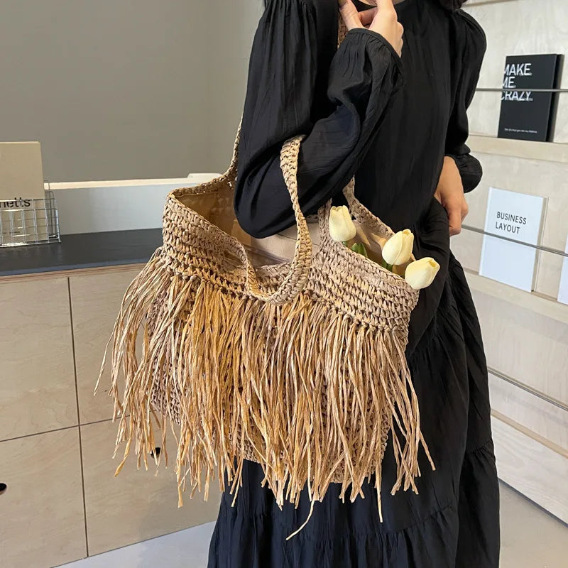 Borsa Intrecciata con Frange – Stile Naturale e Boho
