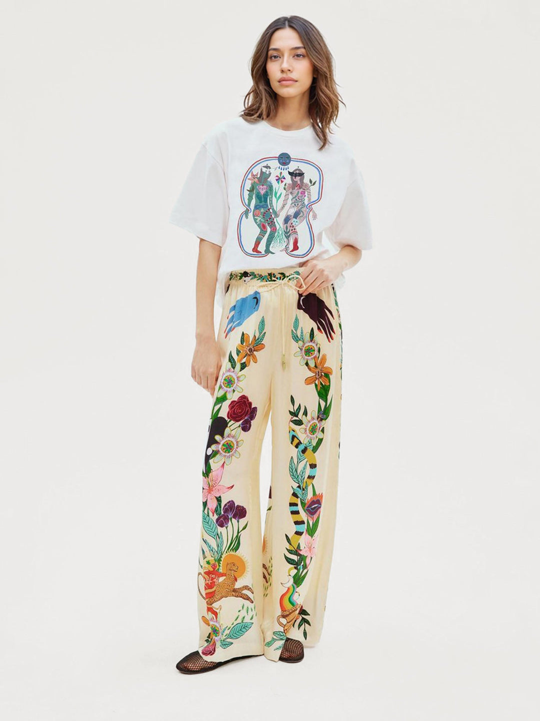 Completo Satinato con Stampa Sofisticata – Camicia Oversize e Pantaloni Coordinati