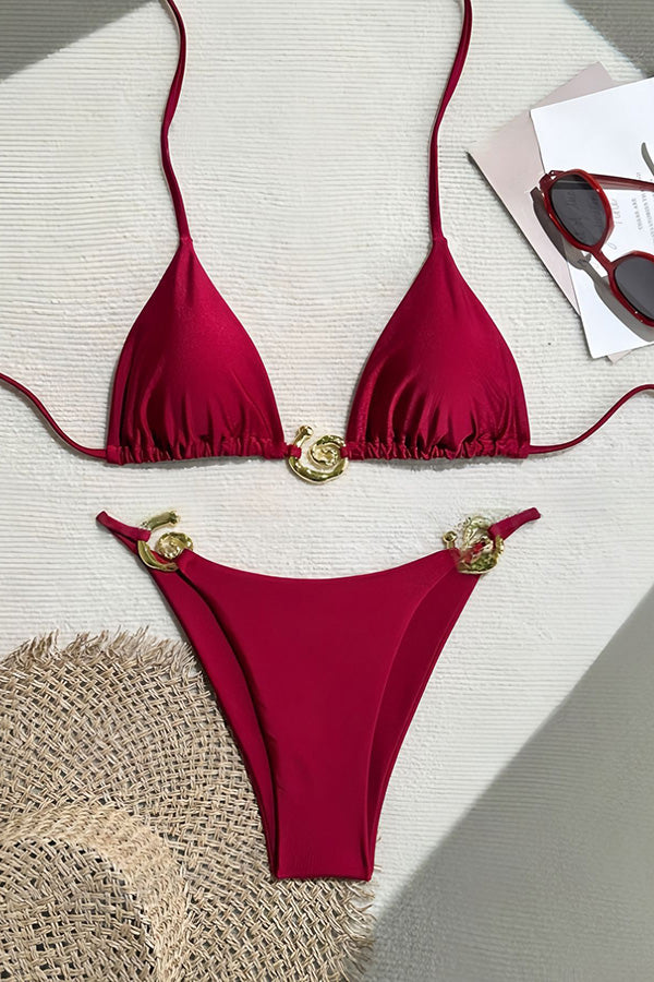 Costume Bikini Due Pezzi con Dettagli Metallici e Lacci – Modello a Triangolo