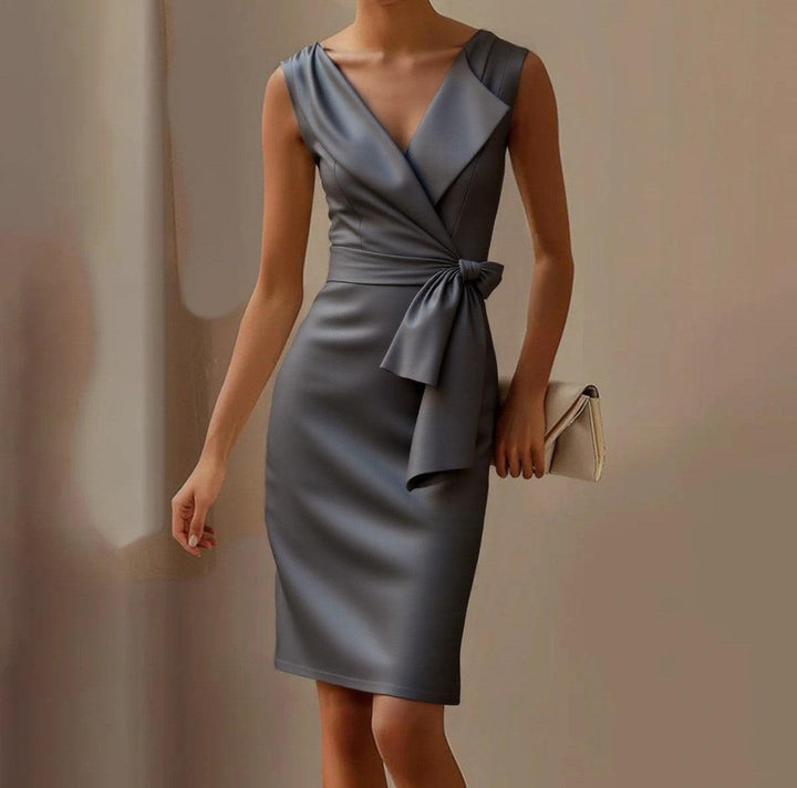 Abito Mini Grigio con Scollo a V – Eleganza e Comfort Senza Sforzo