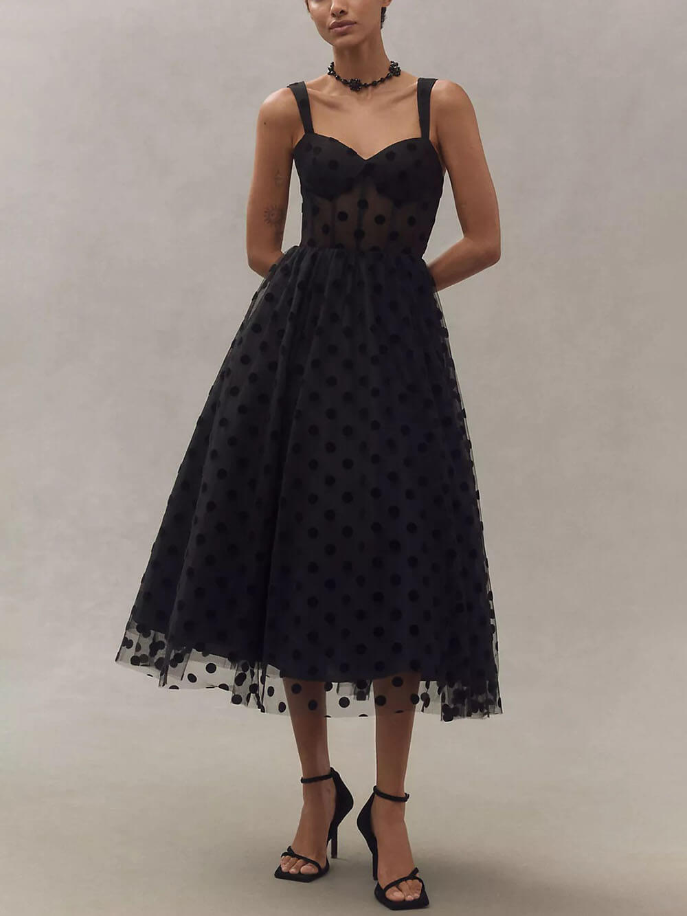 Abito Midi A-Linea con Bustier a Pois in Tulle – Eleganza e Fascino