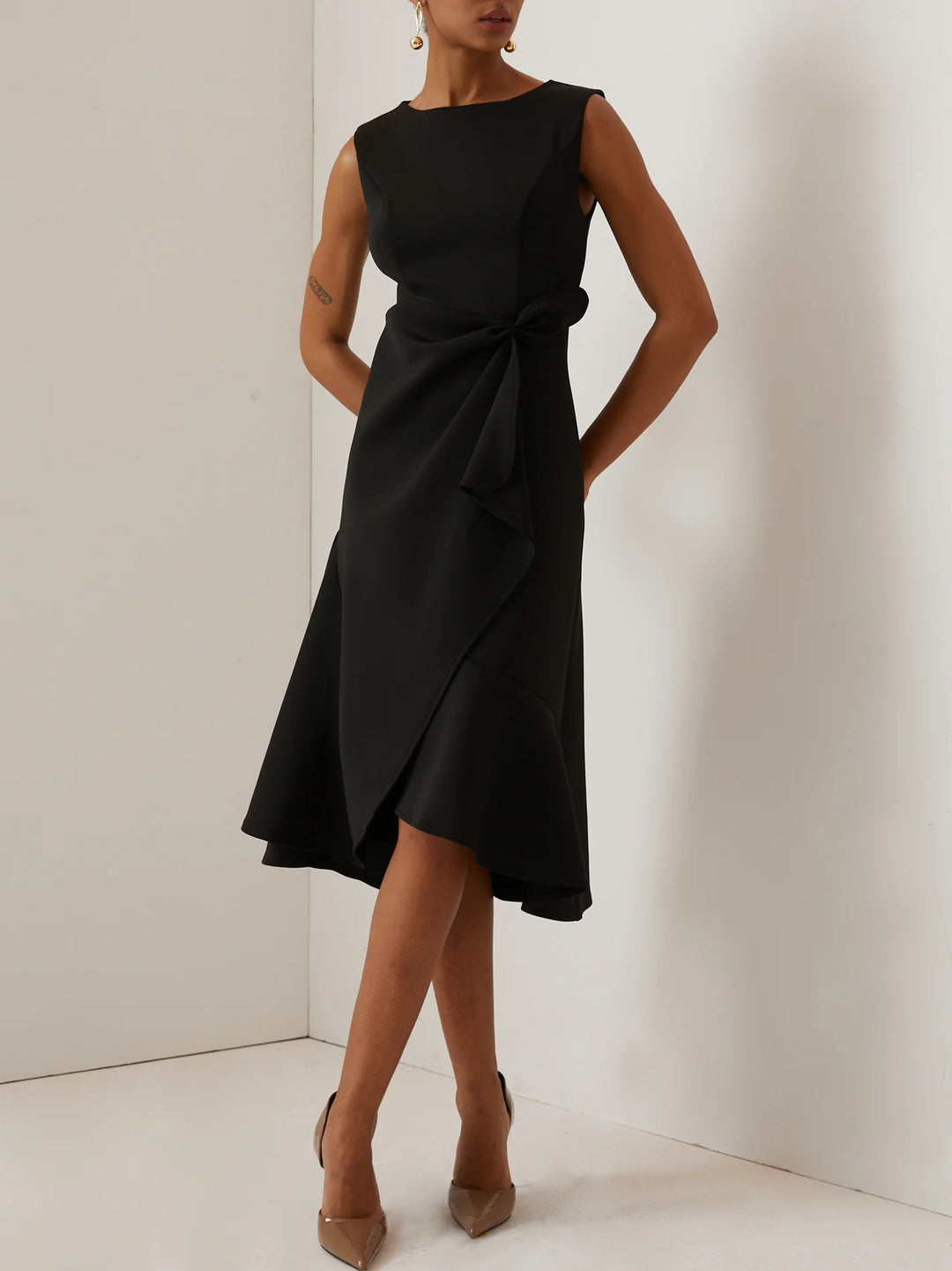 Abito Midi Elegante Senza Maniche con Nodo in Vita