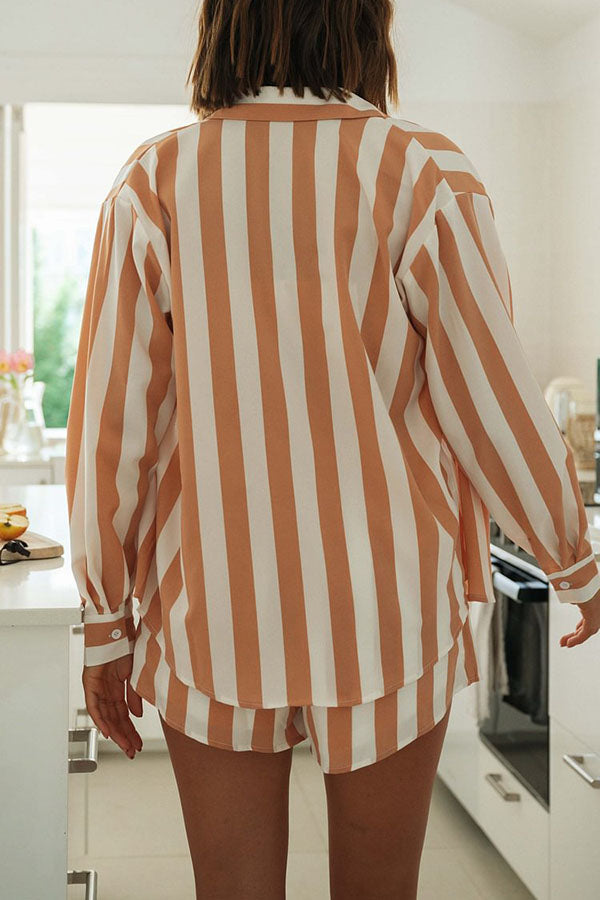 Justine – Completo a Righe con Camicia Larga, Top a Triangolo e Shorts con Vita Elasticizzata
