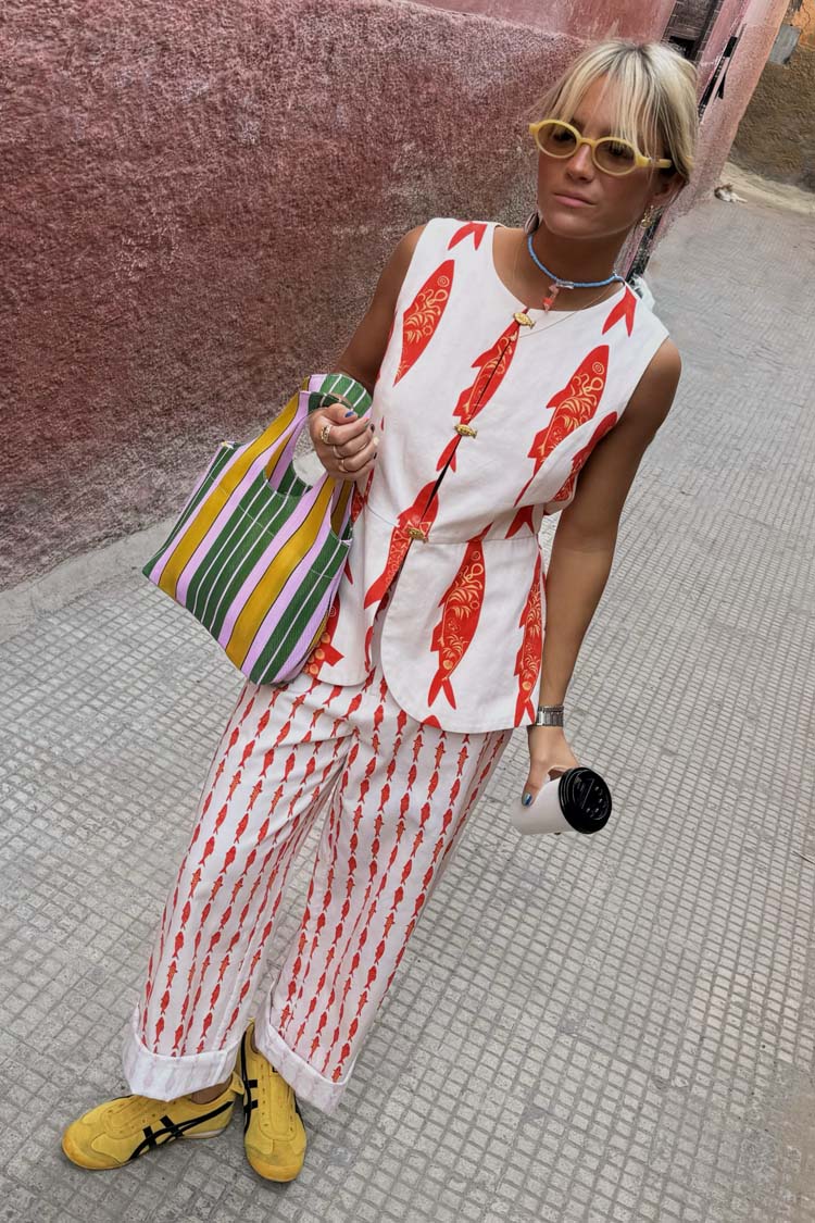 Gilet Estivo con Bottoni in Metallo e Stampa Portafortuna – Stile Mediterraneo