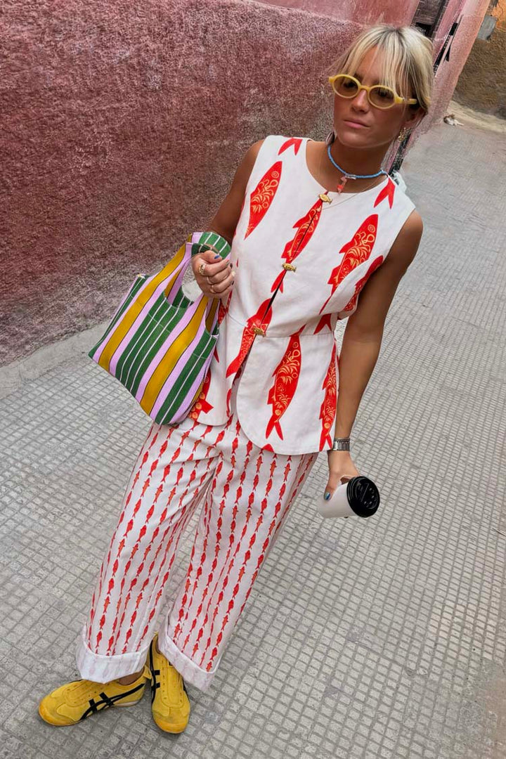 Gilet Estivo con Bottoni in Metallo e Stampa Portafortuna – Stile Mediterraneo