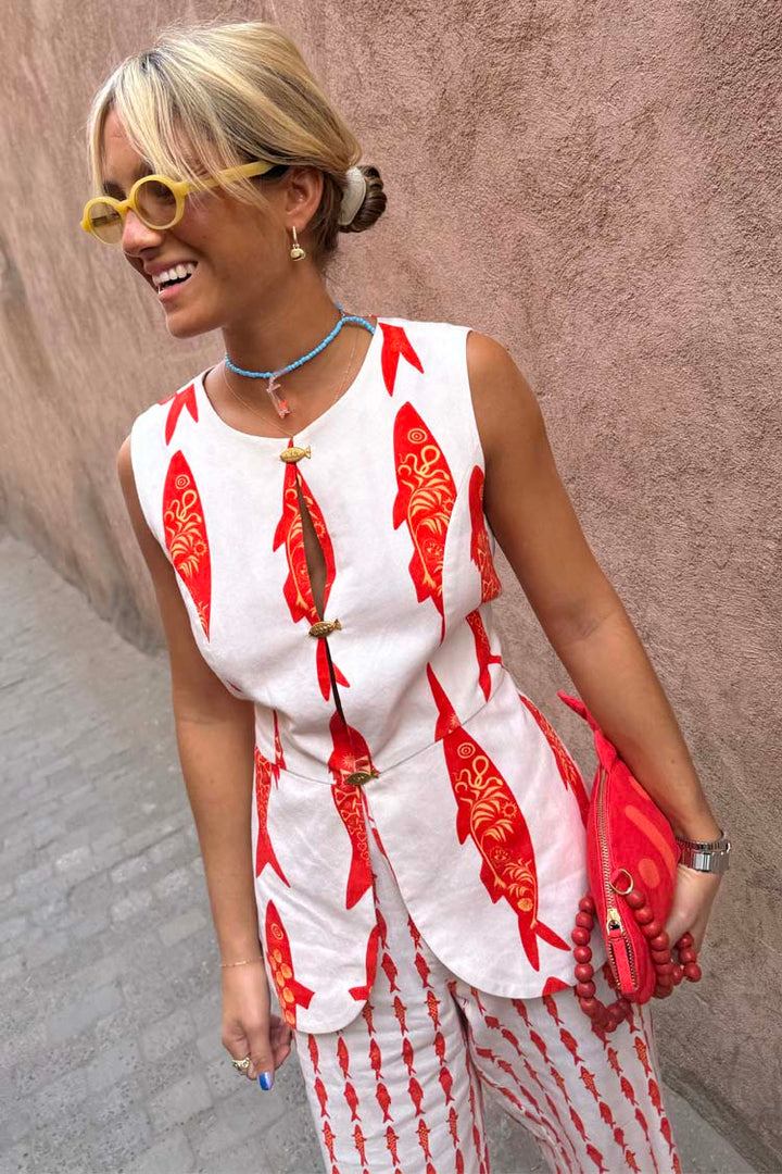 Gilet Estivo con Bottoni in Metallo e Stampa Portafortuna – Stile Mediterraneo